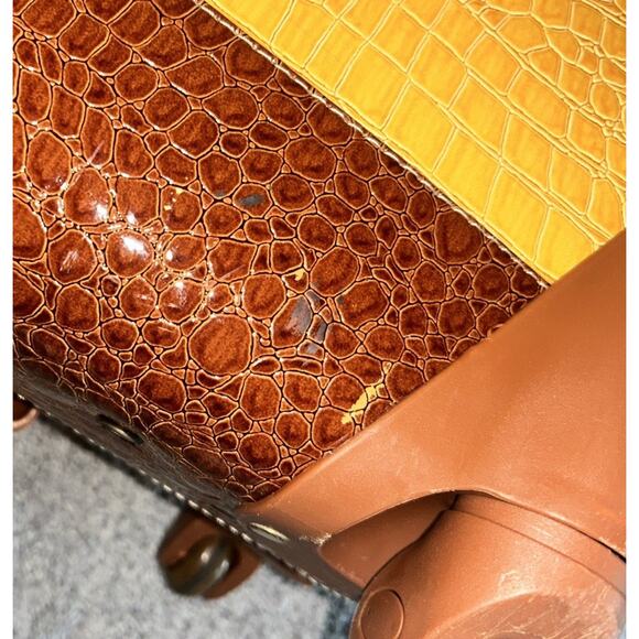 Samantha Brown Set Yellow Croc Spinner‎ Wheeled Luggage & Orange Toiletry Bag - Picture 9 of 16
